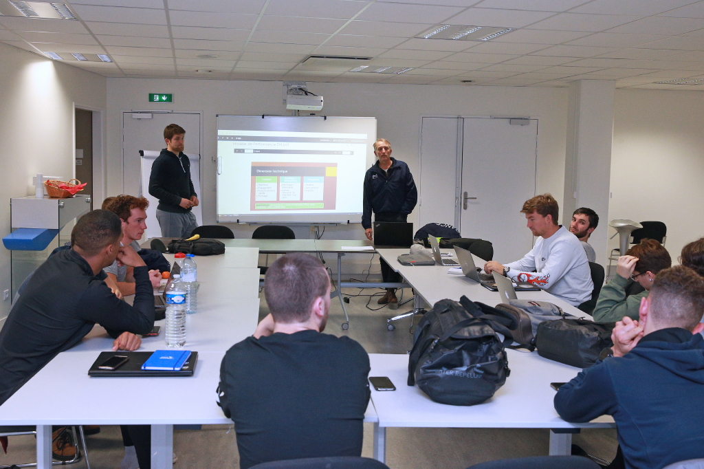 réunion accompagnement socio professionnel haut niveau cyclistes